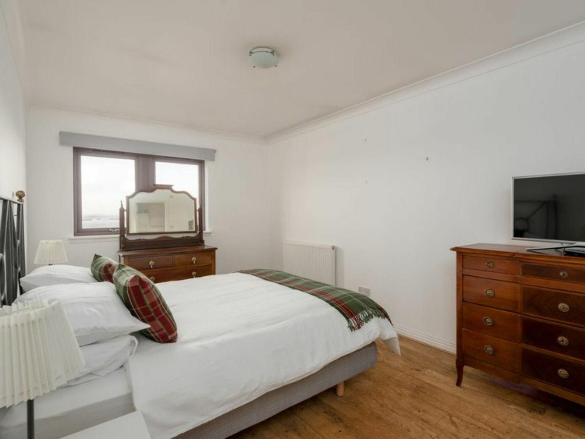 Spacious Flat In Stockbridge