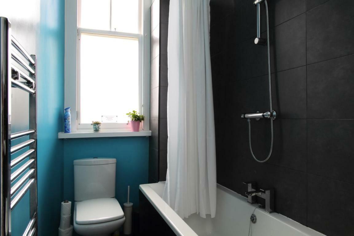Comiston Road - Welcoming 2 Bedroom Apartment-close To City Centre Apartment Edinburgh