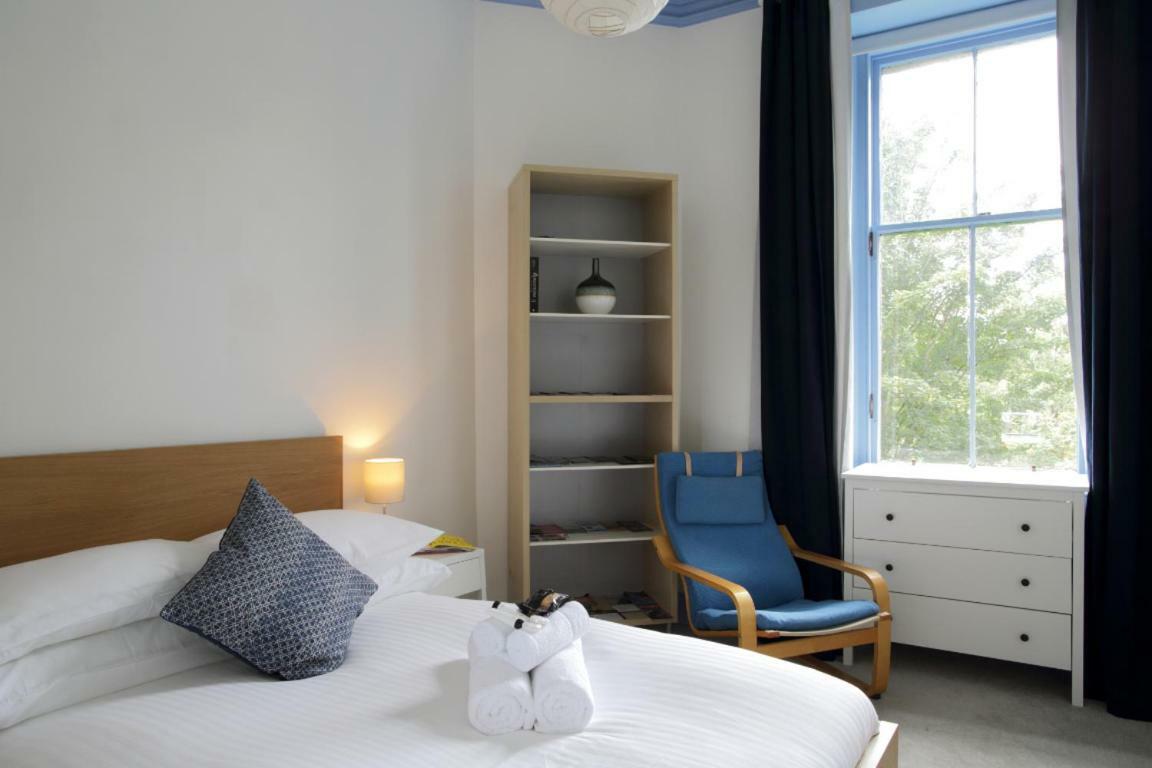 Comiston Road - Welcoming 2 Bedroom Apartment-close To City Centre Edinburgh