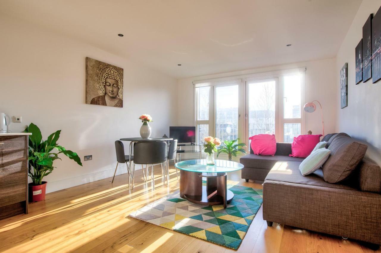 17 2 Melvin Walk * Edinburgh
