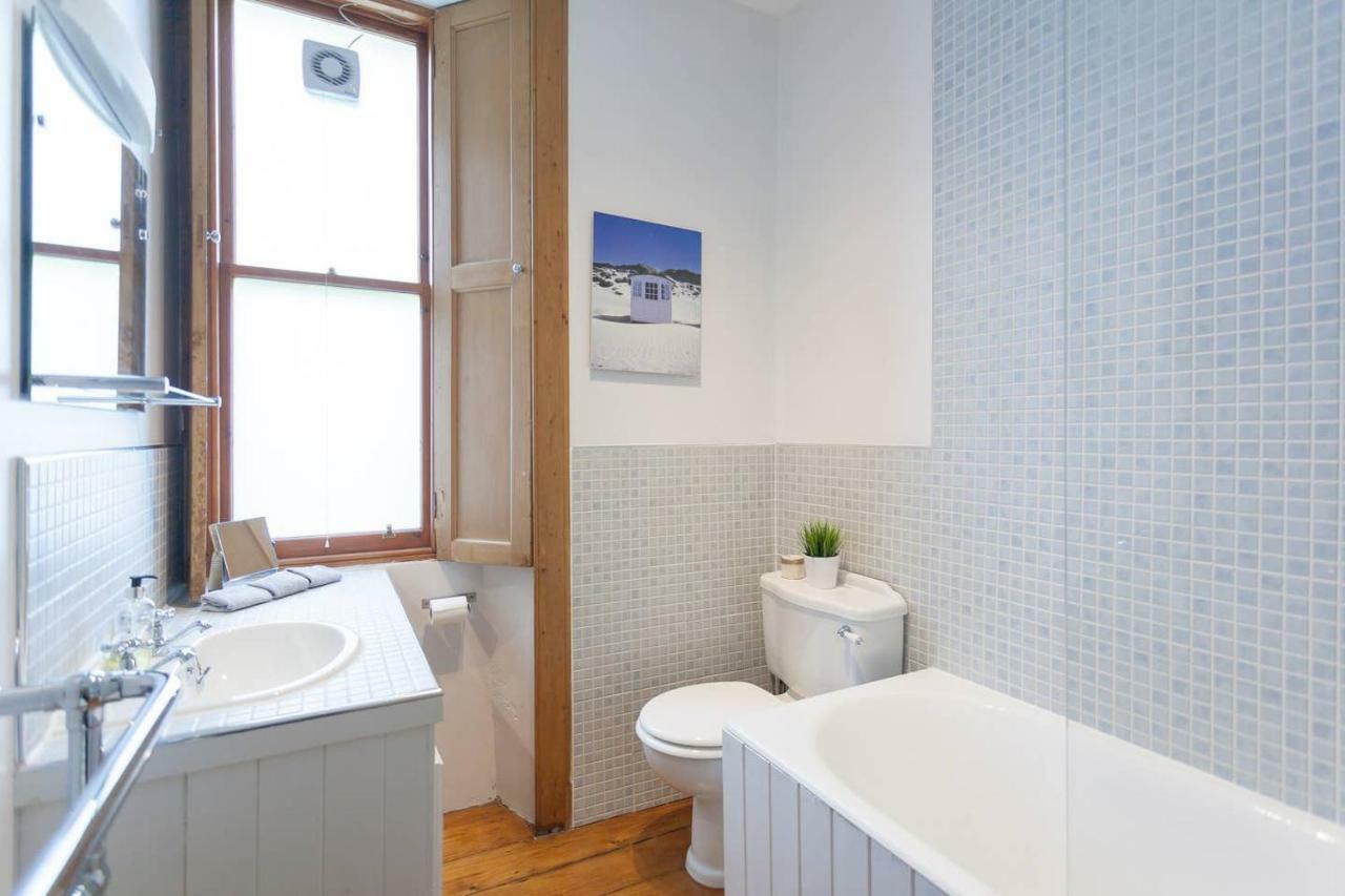 5 Mins To Princes Street - Main Door - Private Garden - New * Edinburgh