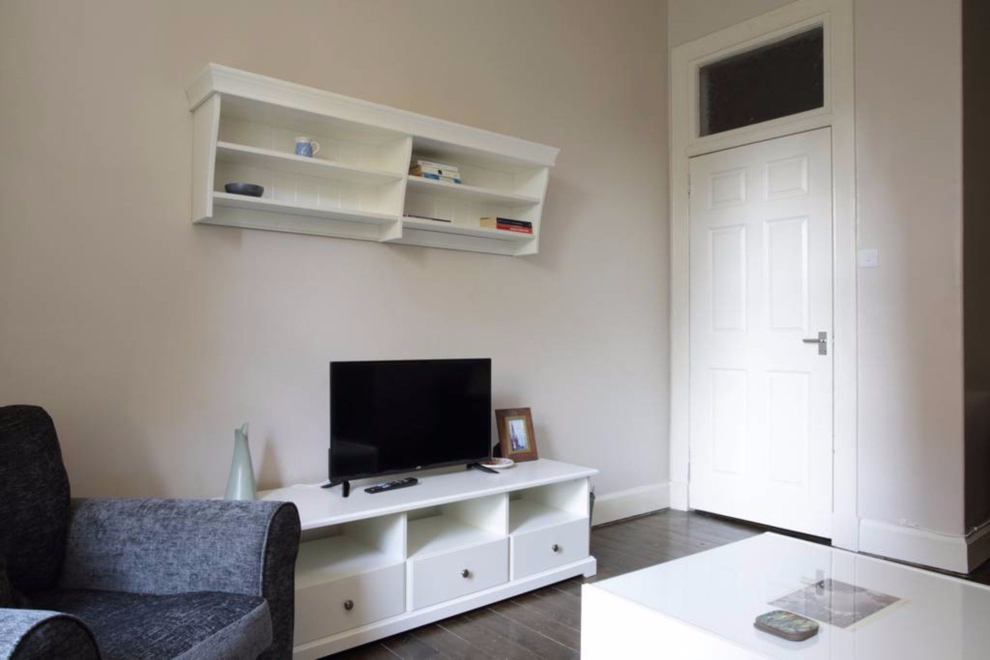 2 Bedroom With Free Parking Apartment *