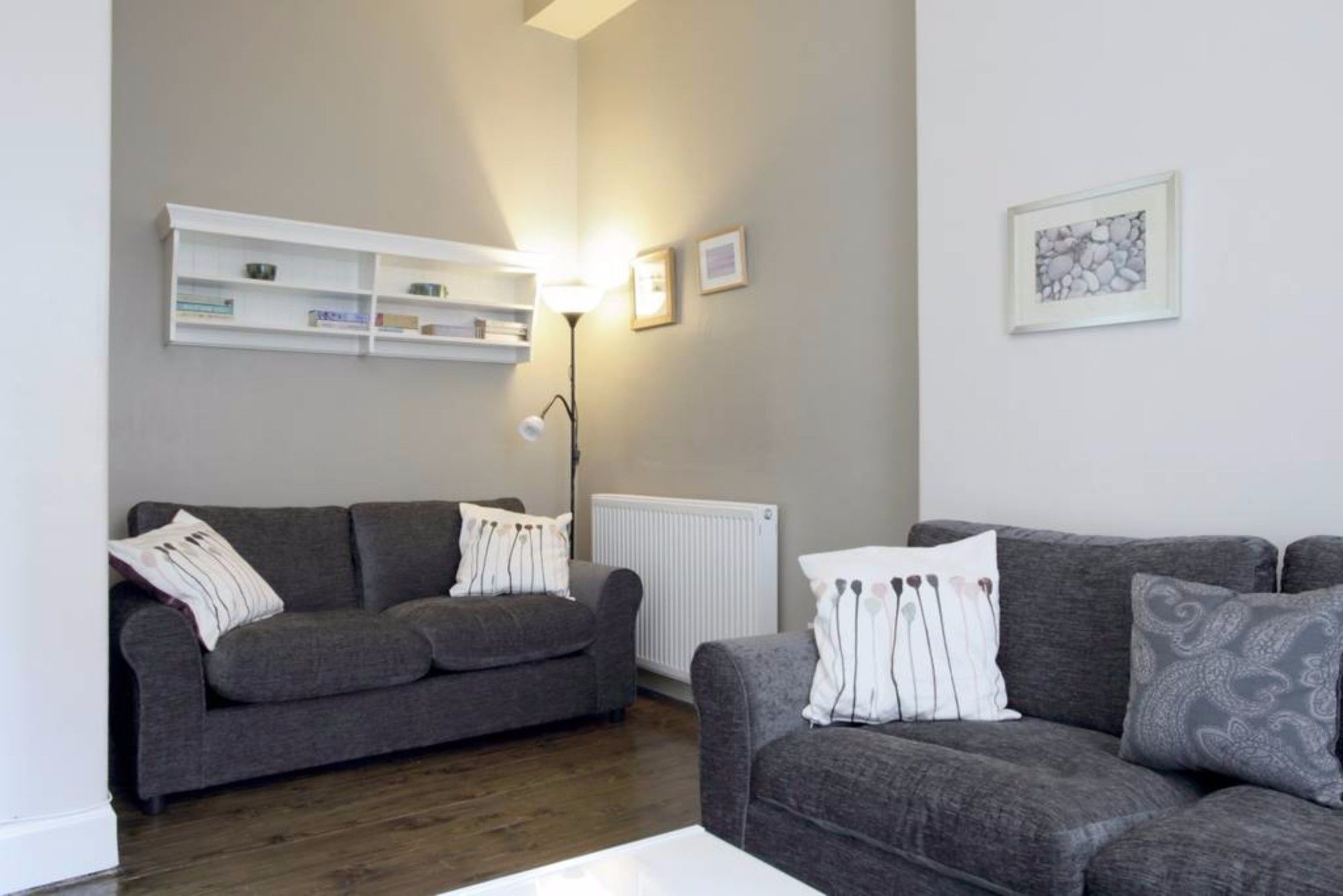 Apartment 2 Bedroom With Free Parking