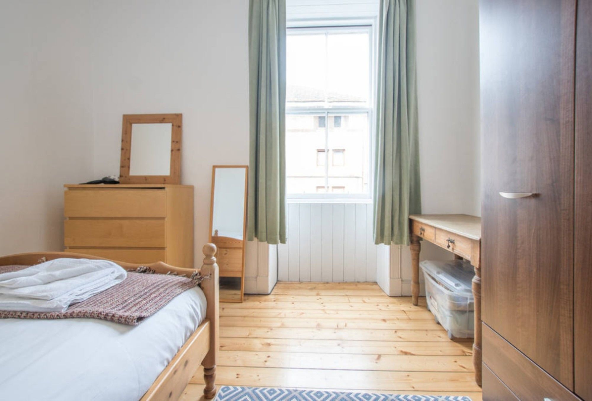 2 Bedroom Flat Near Centre *