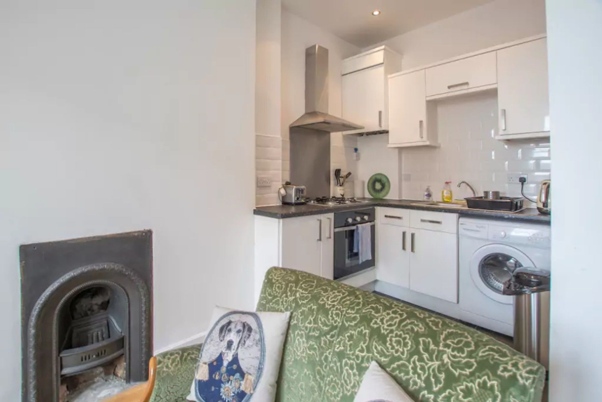 2 Bedroom Flat Near Centre *