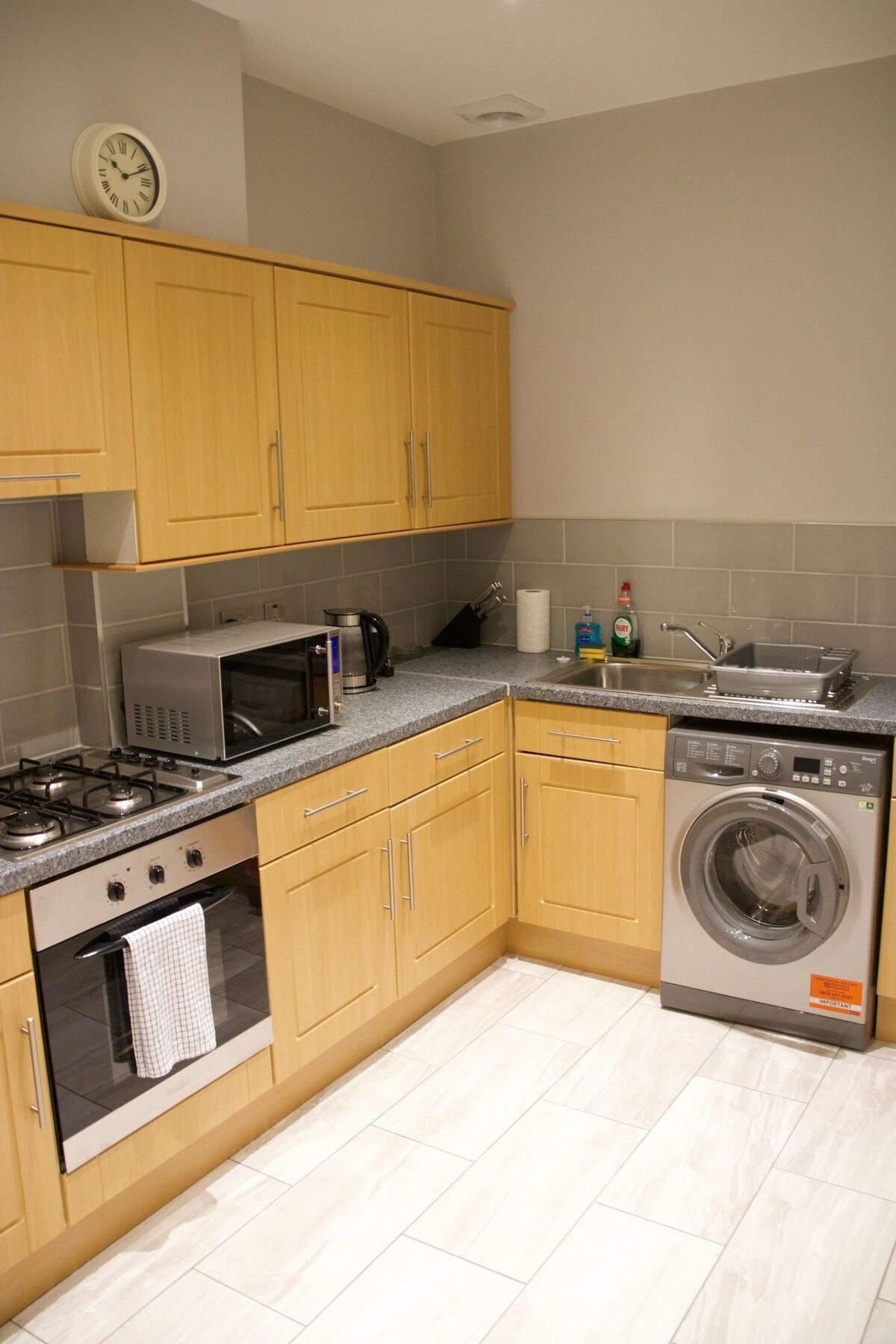 2 Bedroom Flat Off Leith Walk Accommodates 7 Apartment