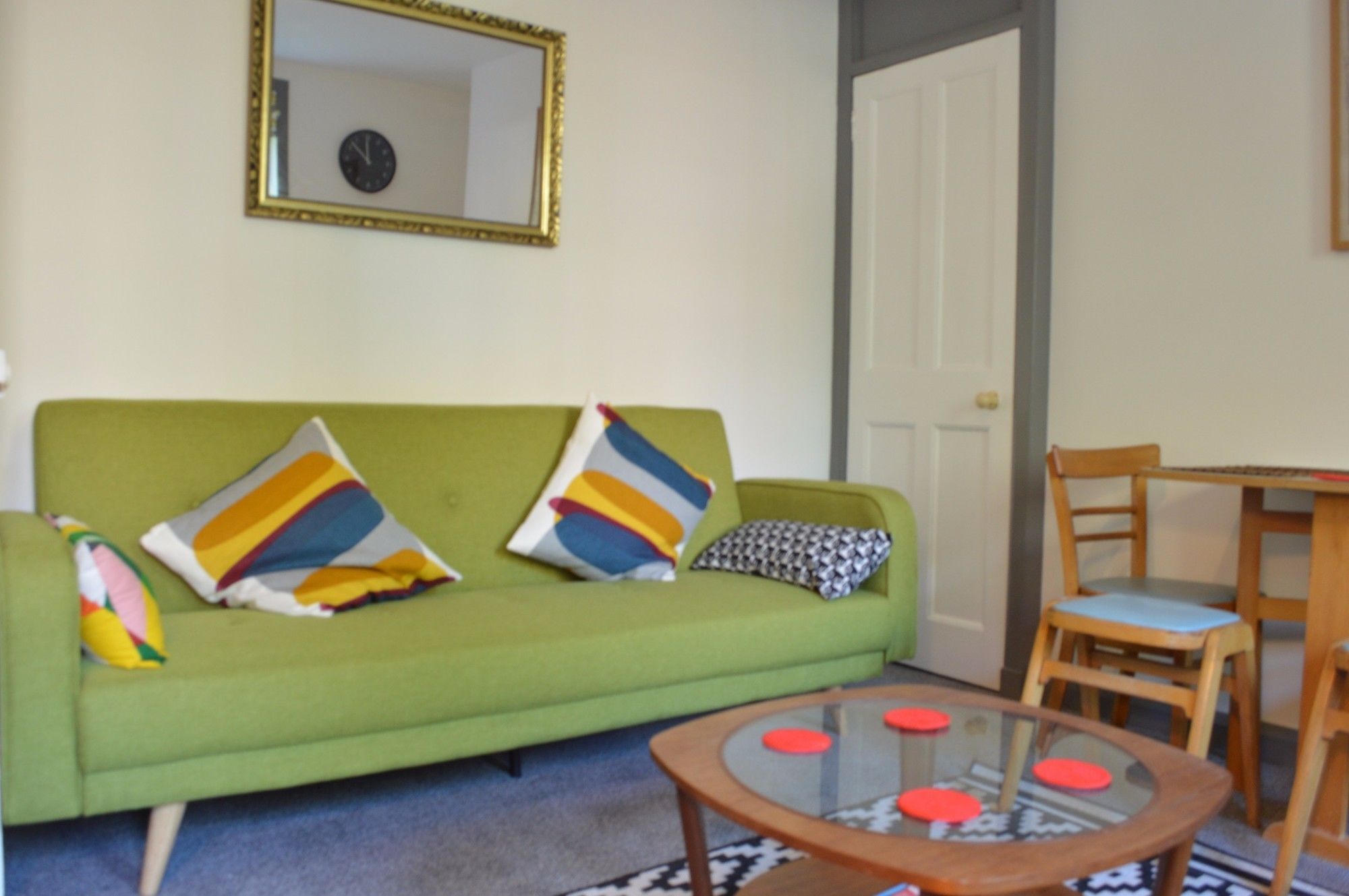 2 Bedroom Flat Near Leith Walk Apartment