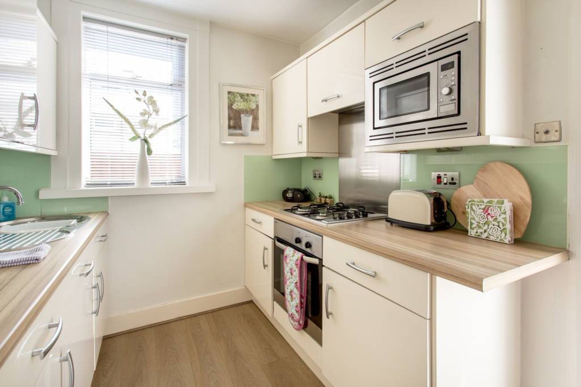 2 Bedroom Flat With Garden Edinburgh