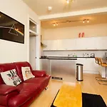 1 Bedroom Apartment Overlooking Park