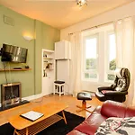 1 Bedroom Apartment Overlooking Park