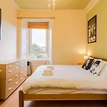 1 Bedroom Apartment Overlooking Park