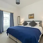 Gloucester Lane - Central Mews Cottage