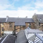 Joivy Modern Studio In New Town, On Historic George Street