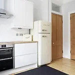 Stylish City Centre Apartments - D Terrace Residence