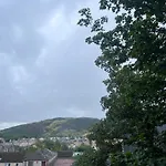 Lovely 4 Bedroom 2Nd Floor Walk Up Apartment