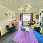 2 Bed Apartment With 4 Beds & Parking