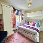 2 Bed Apartment With 4 Beds & Parking