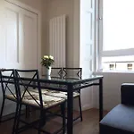 Modern City Centre Apartment In Central Hub