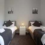 Modern City Centre Apartment In Central Hub