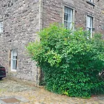 Russel House - 4 Bedroom - The Royal Mile