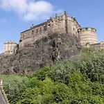The Heart Of Central Old Town With Castle Views