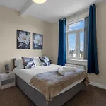 2 Bedroom Apartment In Edinburgh With 2 Free Parking Spaces