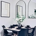 Elegant City Centre Apartment
