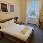 Lovely Apt Sleeps 8 Close To Ctr