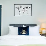 Luxury 2-Bed Townhouse With Free Parking, Near City