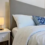 Cosy Flat In Front Of Castle