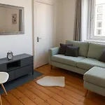 Comfy 2Br Flat - Near City Centre - Great Value Stay & Free Parking
