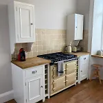 Beautiful & Bright 2 Bed Flat Murrayfield