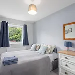 Modern Flat Near Murrayfield Stadium, Sleeps 4