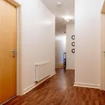 Charming 3-Bed Apartment Free Parking West End