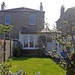 Silver Lining - Gilmore House With Parking & Garden