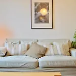 2 Bedroom Flat With Castle View