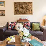 GRAND&SPACIOUS CENTRAL APT WITH WiFi