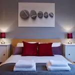 3 Bedroom Apartment With Private Roof Terrace