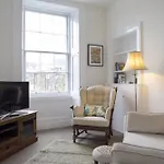 1 Bedroom Apartment In Edinburgh\'S New Town