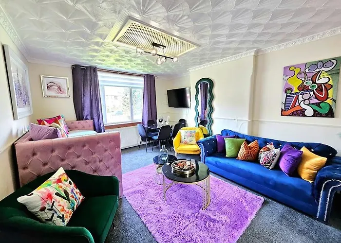 2 Bed Apartment With 4 Beds & Parking