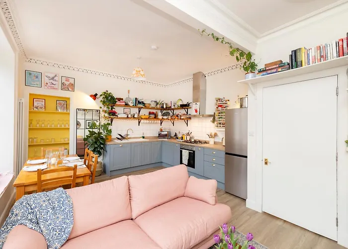 Inspiring 2-Bedroom Edinburgh Apartment