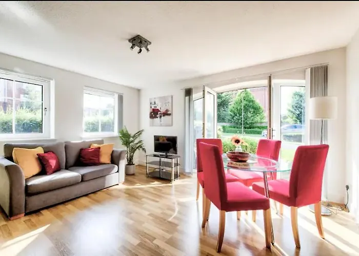 Bright & Modern Flat - Free Parking