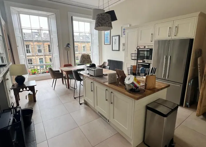 Georgian 4 Bedroom 3 Bathroom New Town Apartment