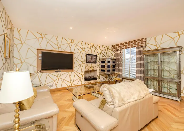 Beautiful 3Bed Apt On York Place