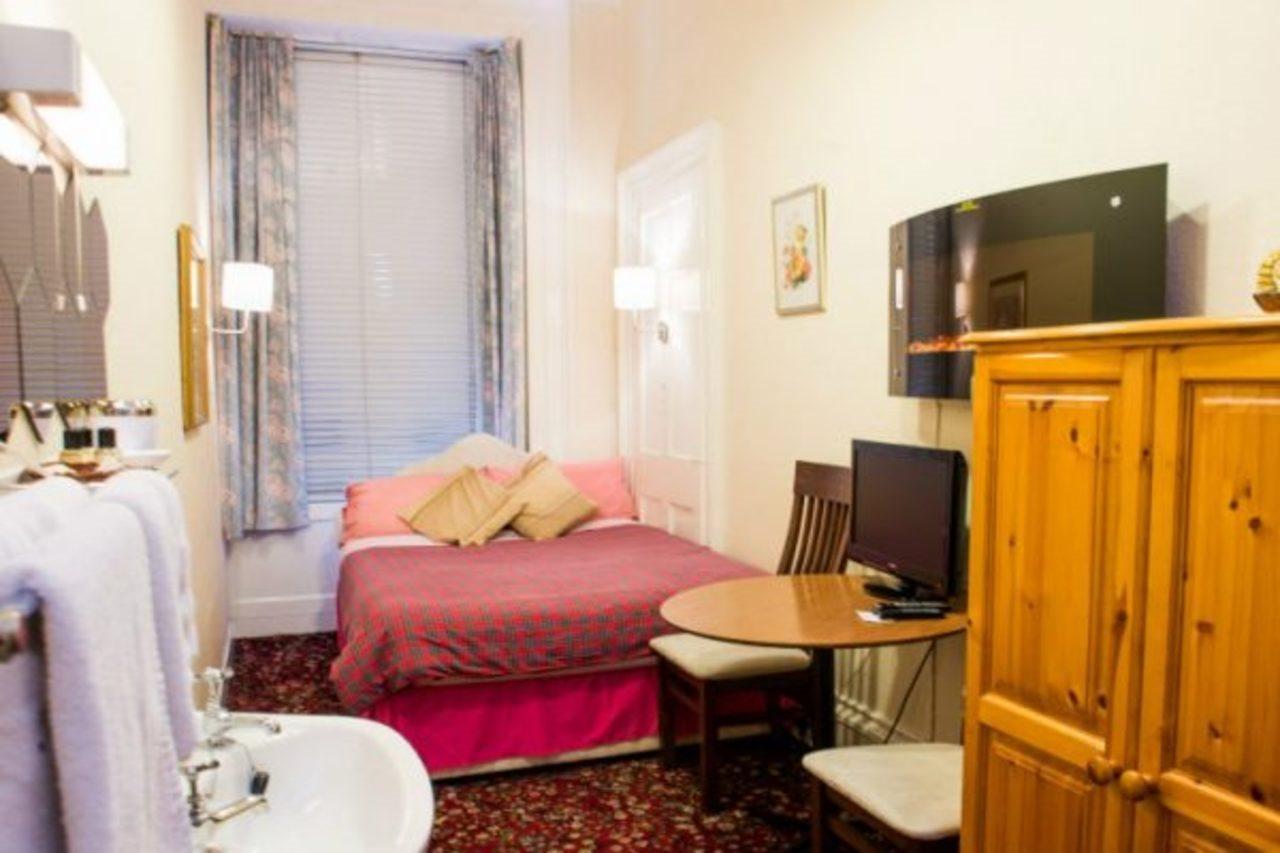 Lyncliff Bed & Breakfast 2*