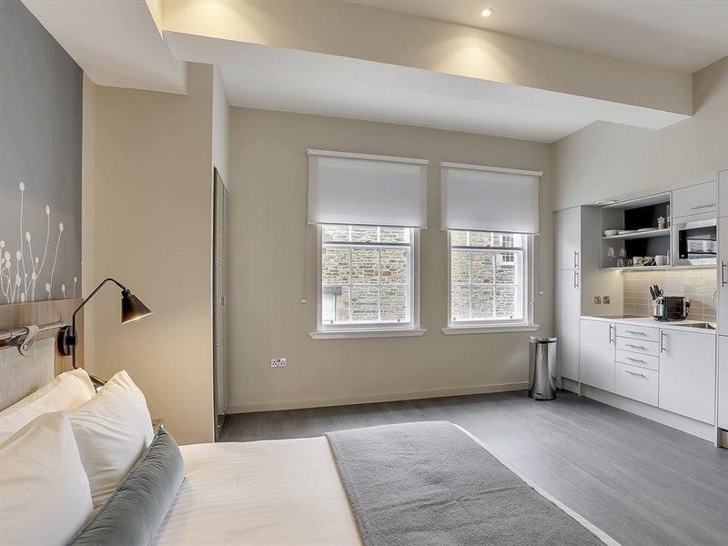 Aparthotel Heeton Concept Queen Street 4*