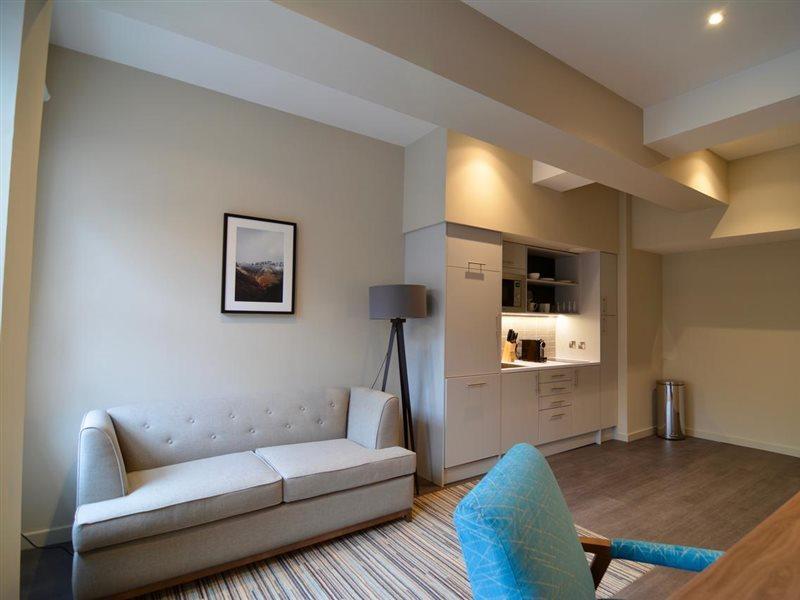 Heeton Concept Queen Street Aparthotel 4*