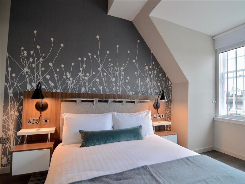 Heeton Concept Queen Street 4*