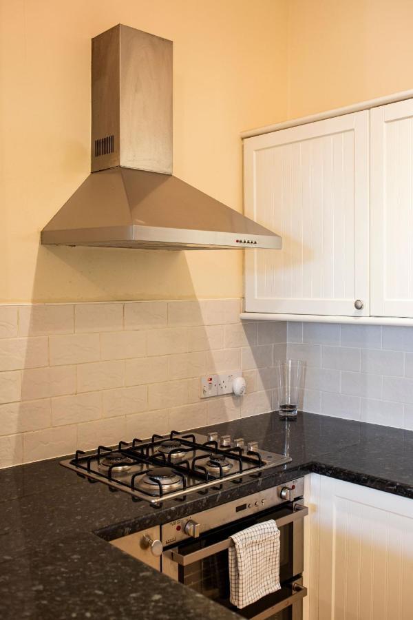 Apartment 1 Bedroom Overlooking Park