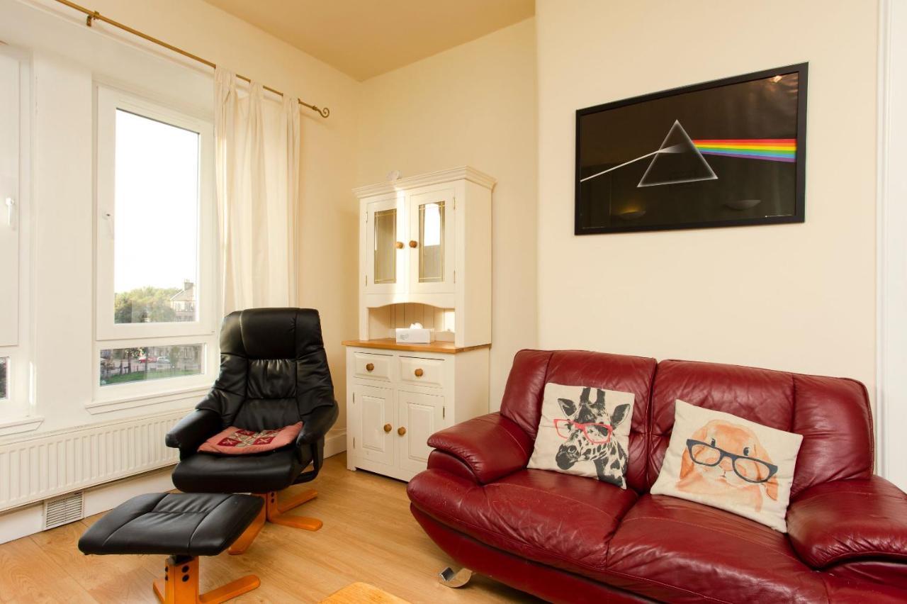 1 Bedroom Overlooking Park Apartment *
